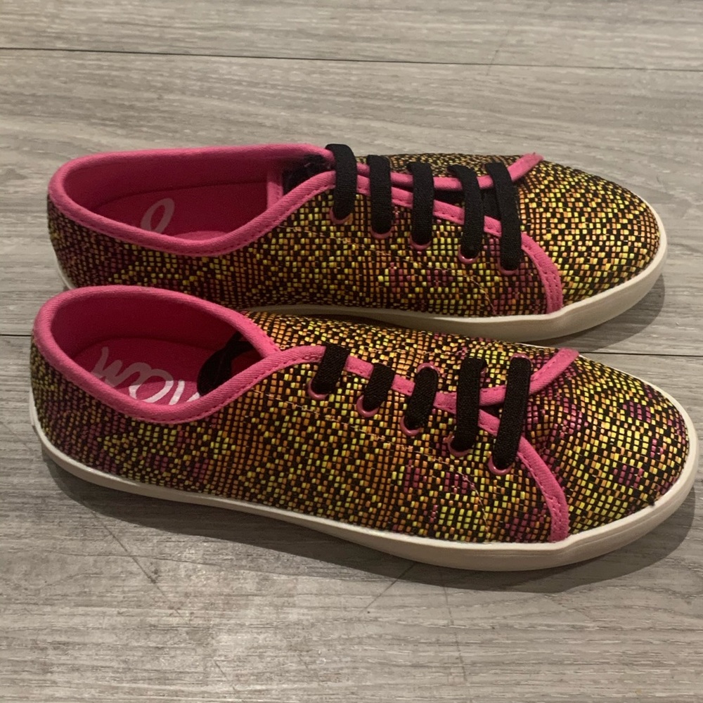 3/$20 Sale! Sam Edelman Kids Naomi Pink Aztec Print Sneakers